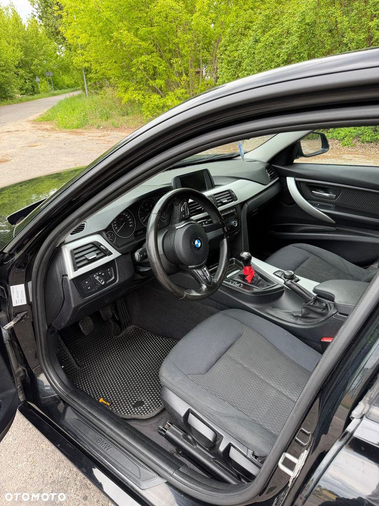 BMW Seria 3 320d Sport Line - 6