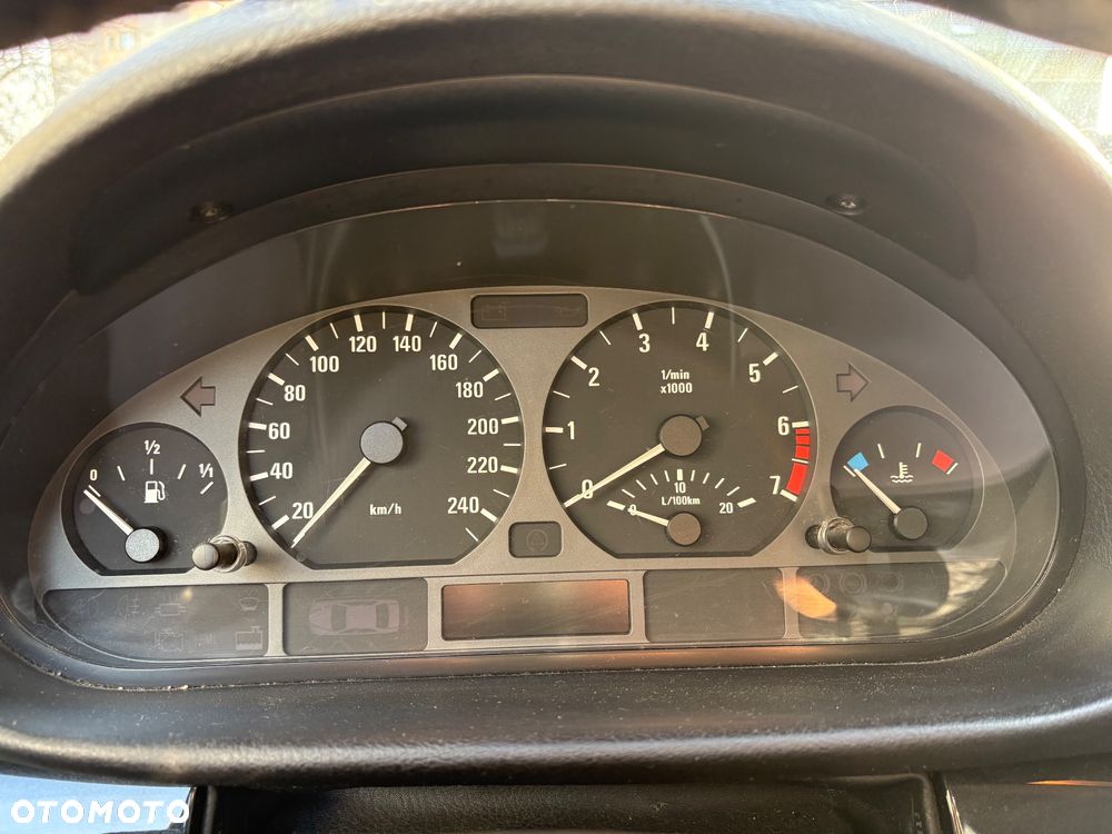 BMW Seria 3 316i - 16