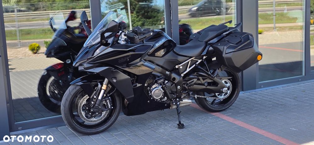 Suzuki GSX - 23