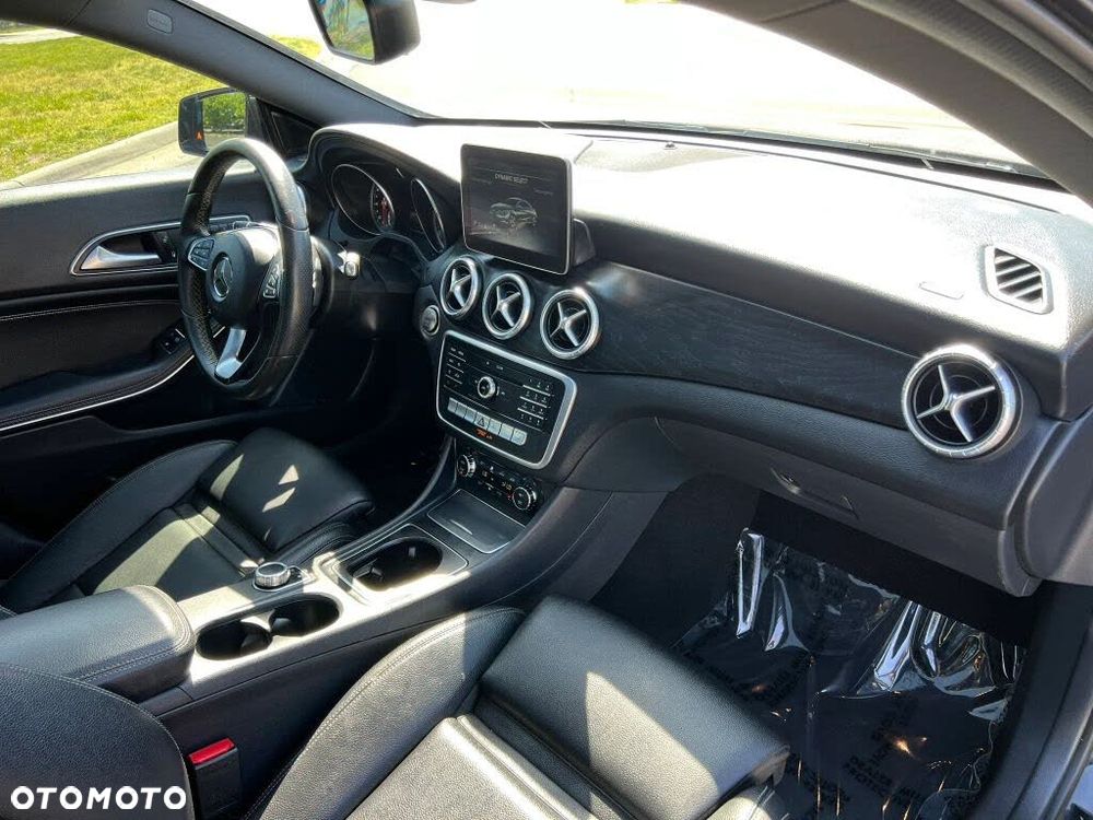 Mercedes-Benz CLA 250 4Matic 7G-DCT UrbanStyle Edition - 18