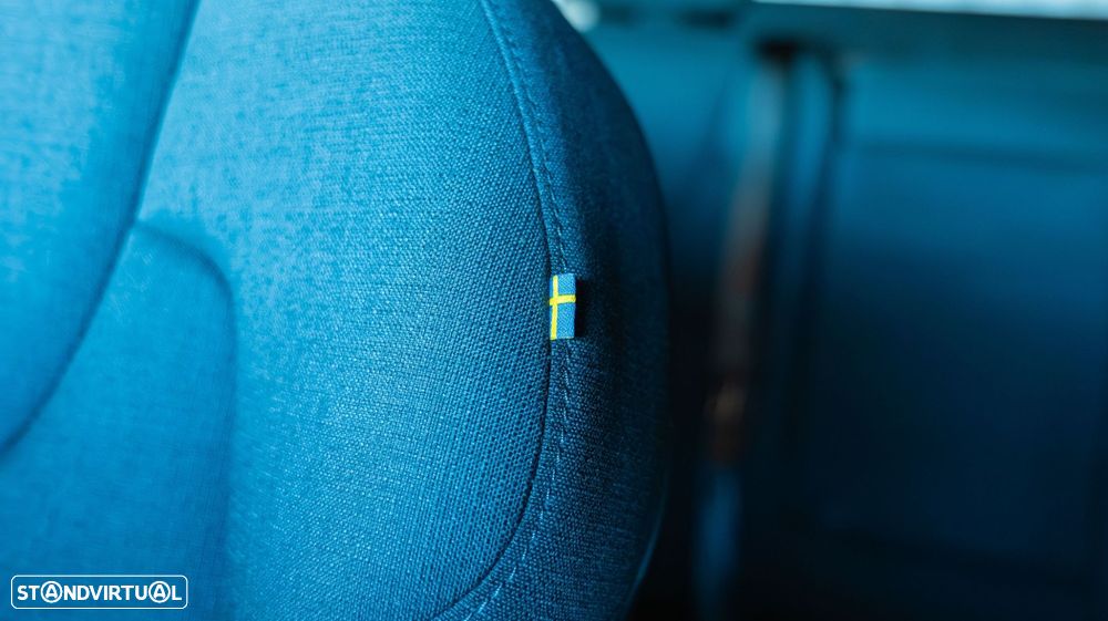 Volvo V60 2.0 D4 Momentum Geartronic - 28