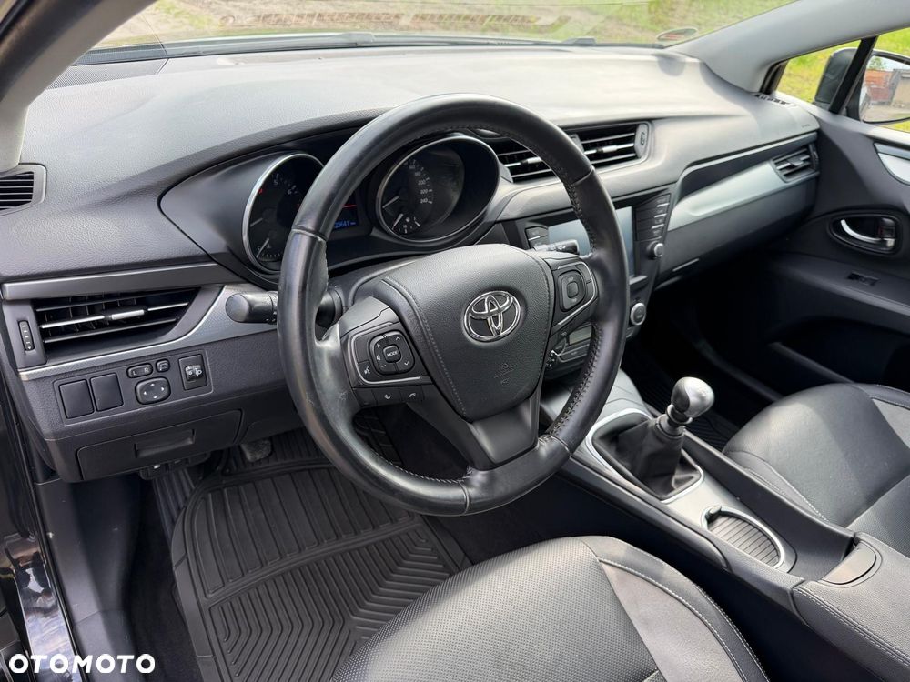 Toyota Avensis 1.8 Premium EU5 - 18