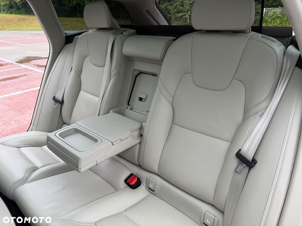 Volvo V90 Cross Country B5 D AWD Pro - 23