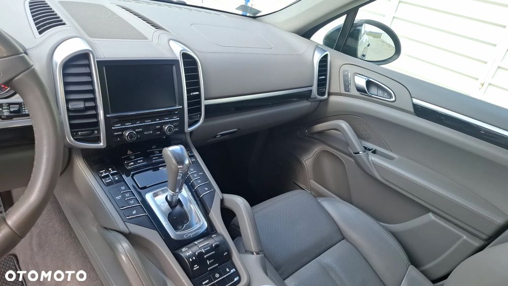 Porsche Cayenne - 14