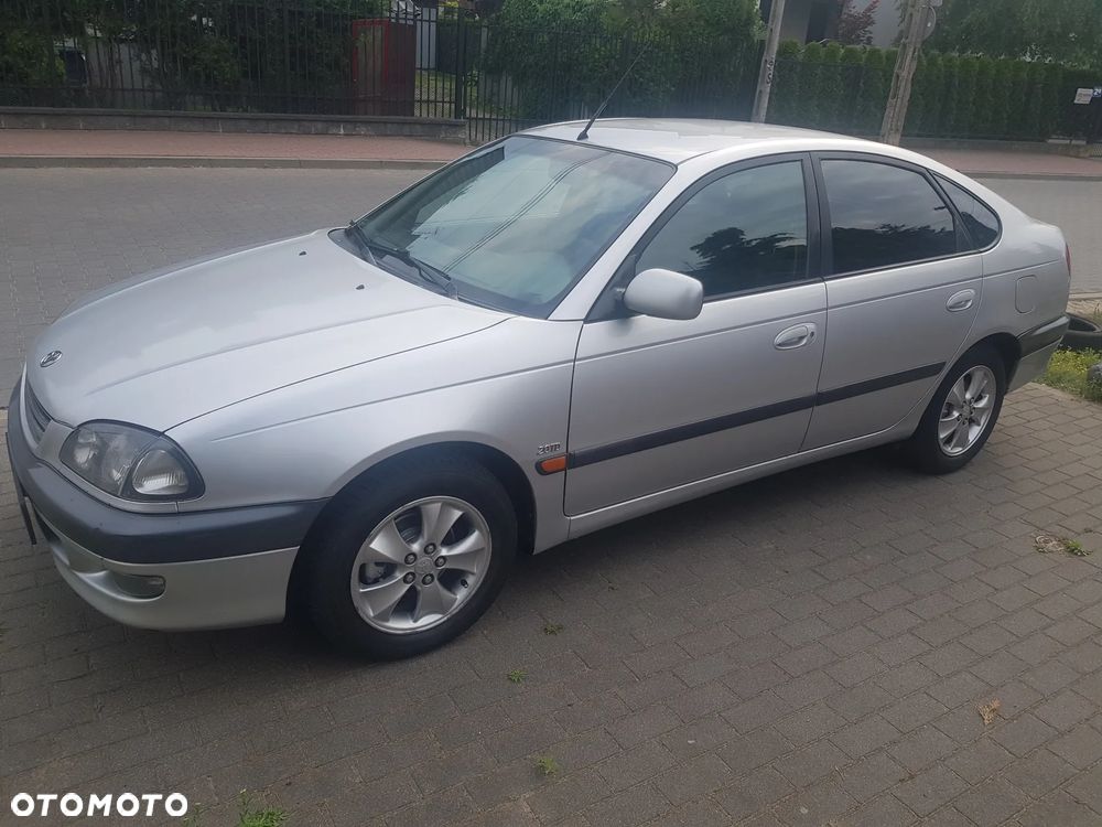 Toyota Avensis - 6
