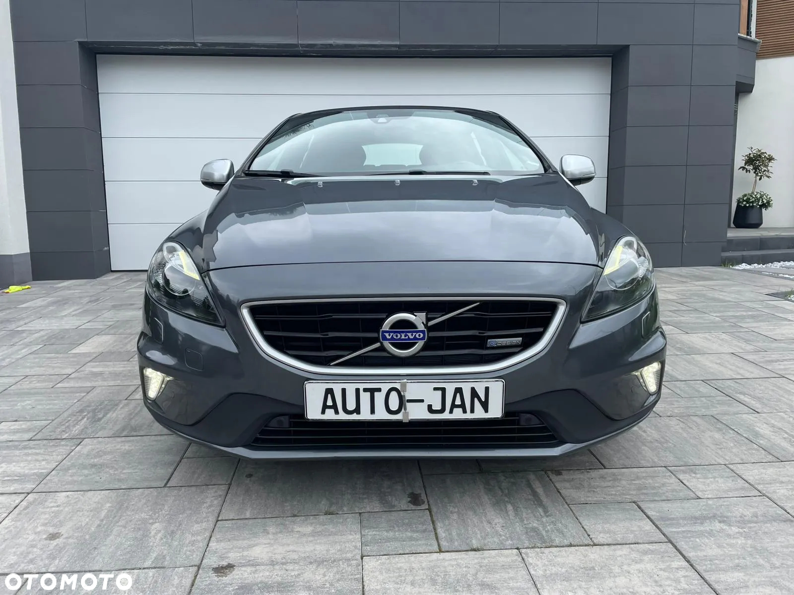 Volvo V40 D2 R-Design - 2