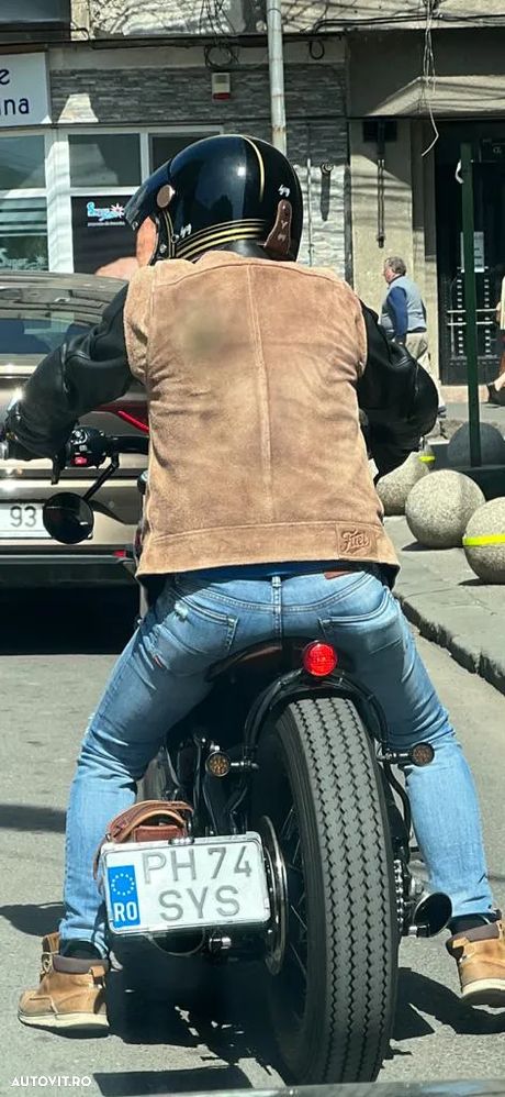 Triumph Bonneville Bobber - 9