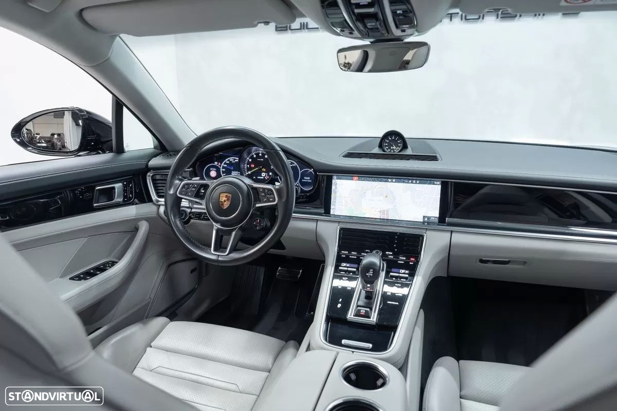 Porsche Panamera Sport Turismo 4 E-Hybrid - 17