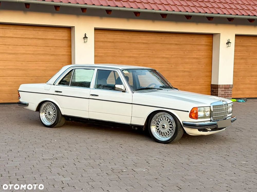 Mercedes-Benz W123 - 19