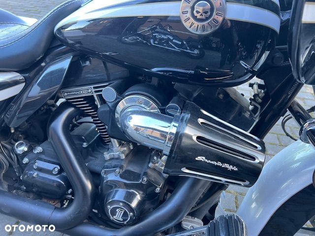 Harley-Davidson Touring Road Glide - 11