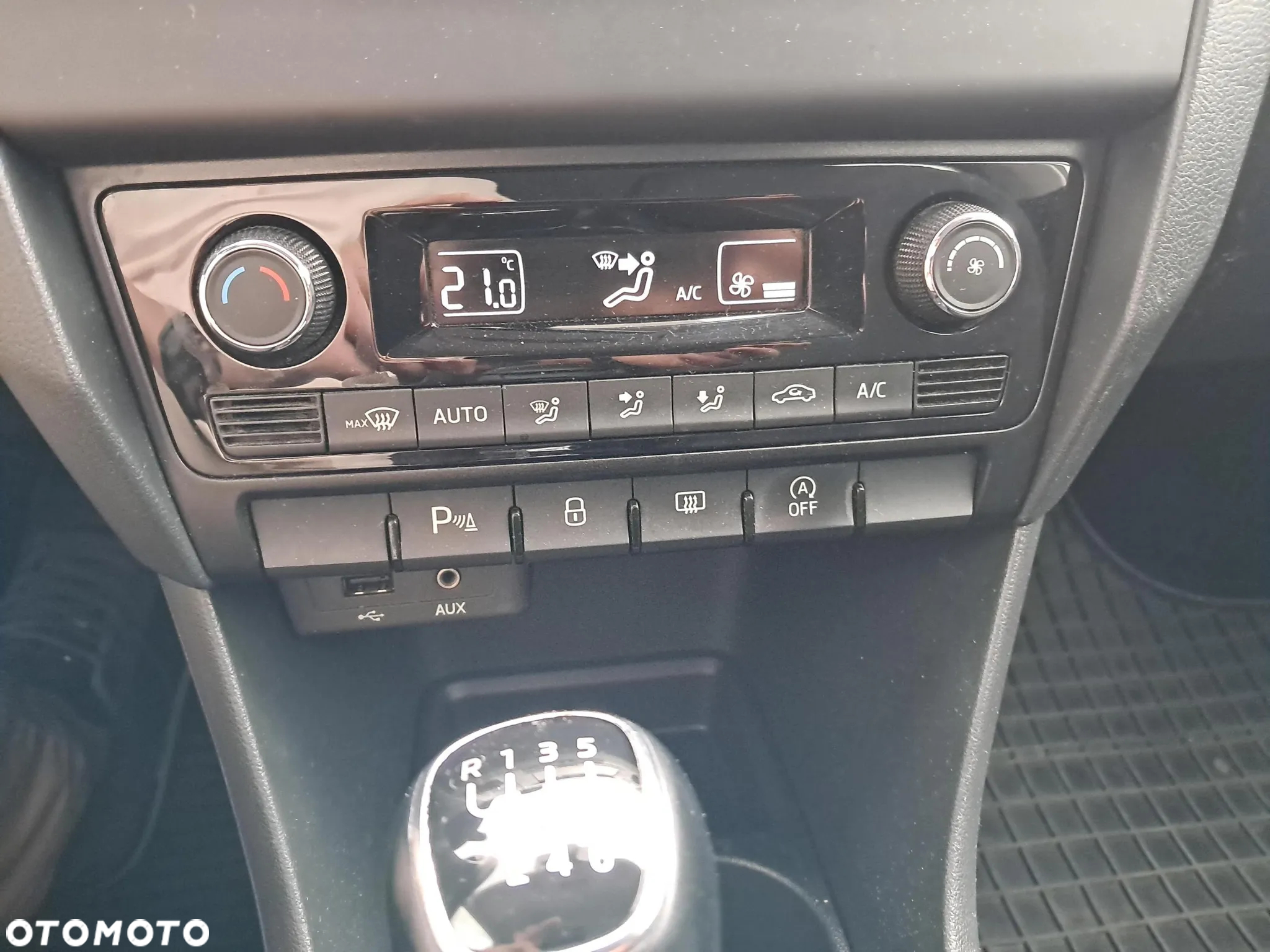 Skoda RAPID 1.2 TSI Ambition - 19
