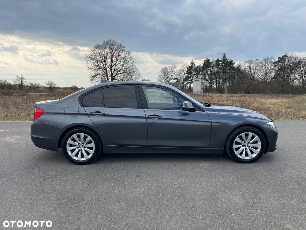 BMW Seria 3 320i - 6