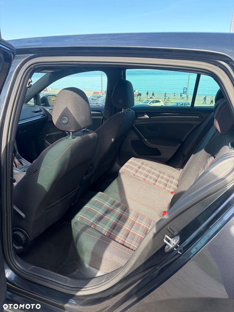 Volkswagen Golf - 30