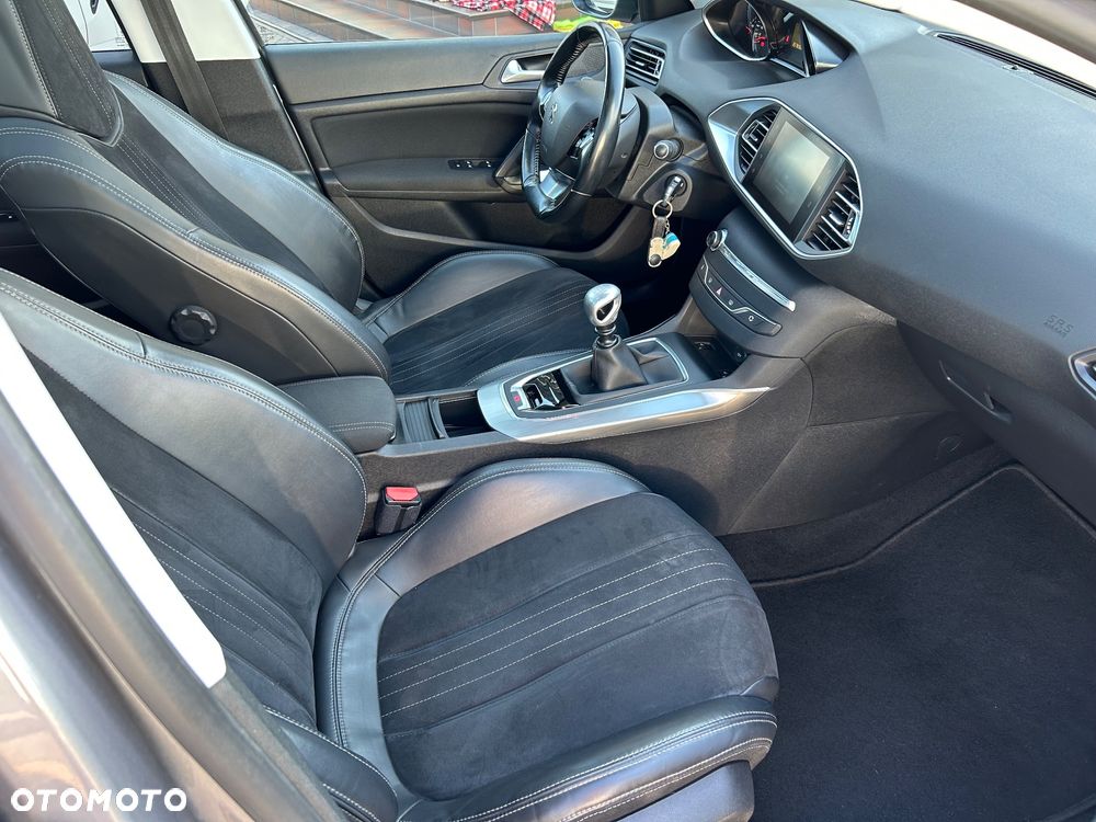 Peugeot 308 1.6 BlueHDi Allure S&S - 28