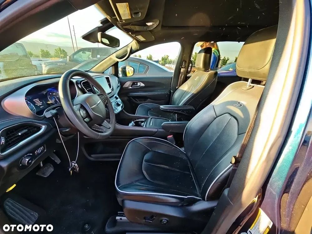 Chrysler Pacifica - 8