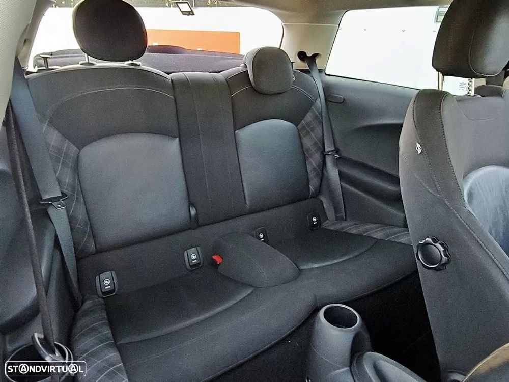 MINI 3 Portas One D - 21