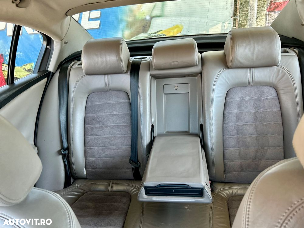Volkswagen Passat Variant 3.2 V6 FSI 4Motion DSG Highline - 8