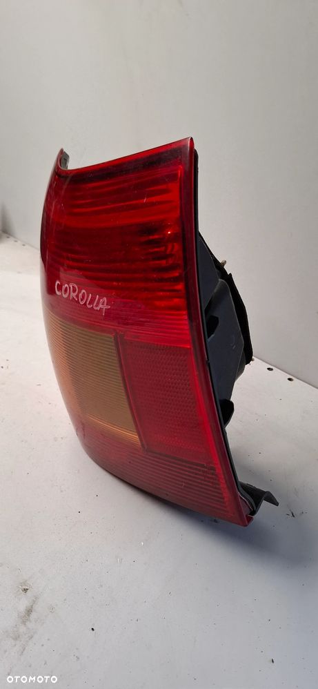 TOYOTA COROLLA E12 2003R 1.6B LAMPA PRAWY TYŁ - 2