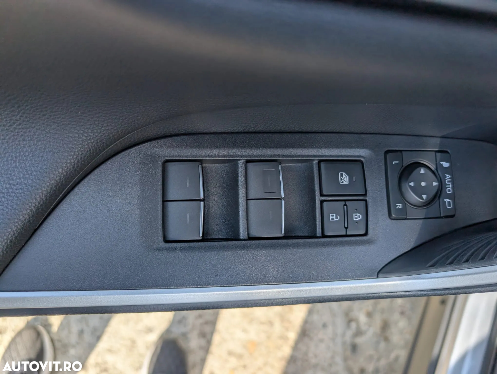 Toyota RAV4 2.5 PHEV VVT-iE 4x4 Style Bi-Tone - 16