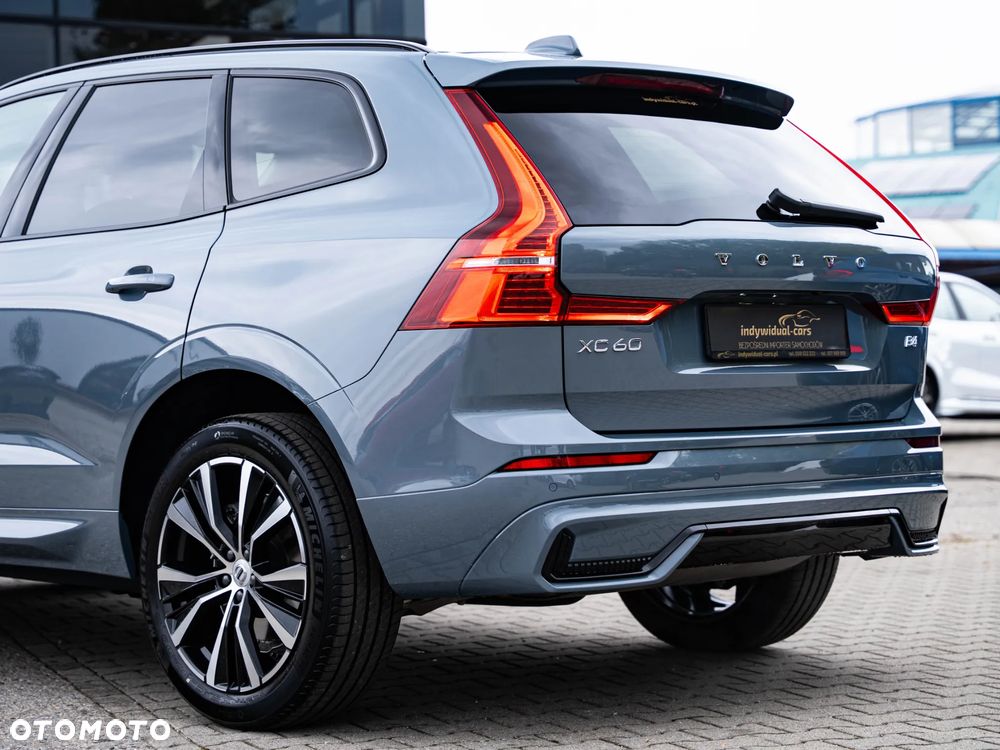 Volvo XC 60 B4 B Plus Dark - 11