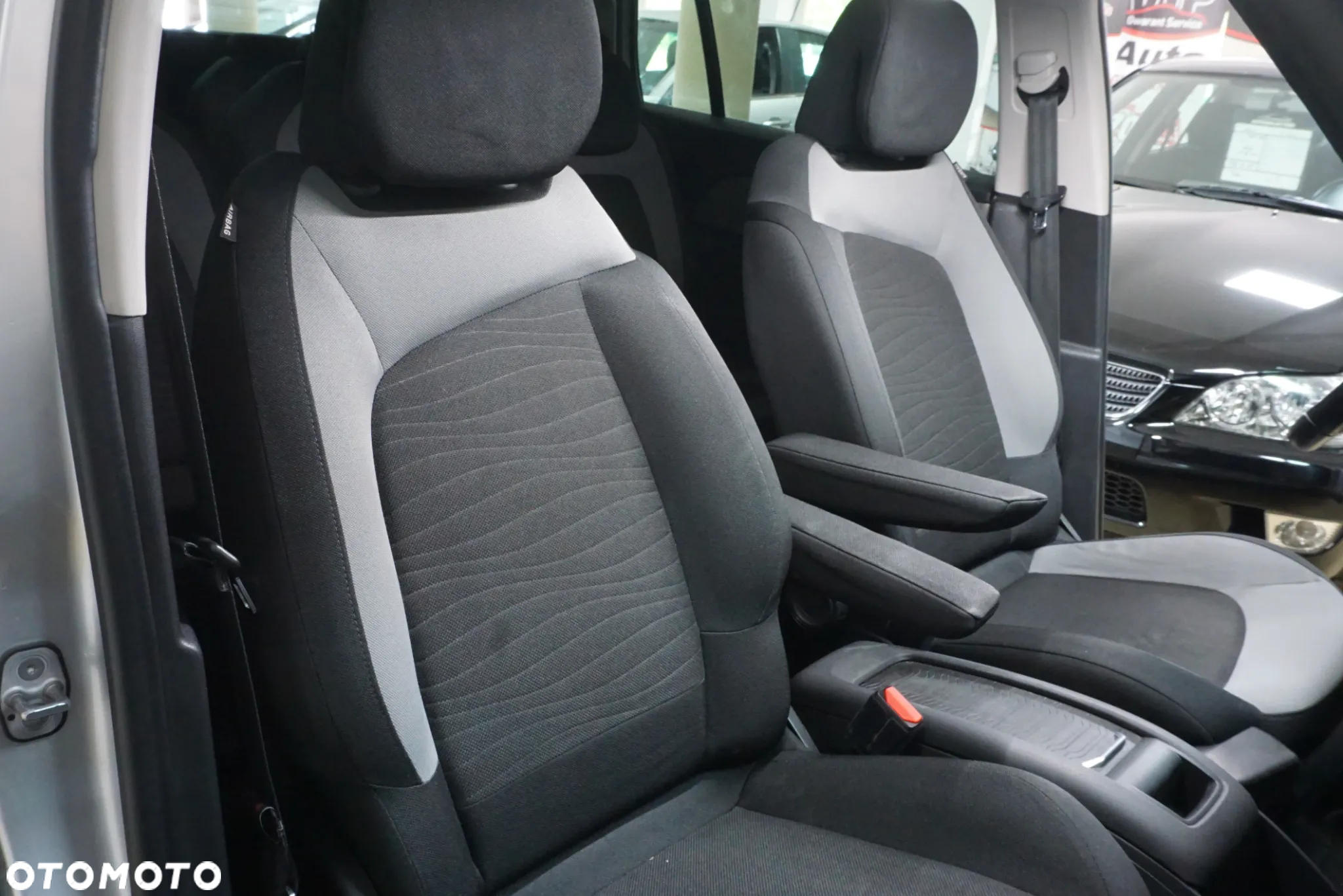 Citroën C4 Grand Picasso 1.6 BlueHDi MoreLife S&S EAT6 - 26