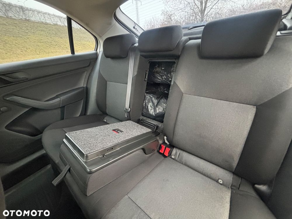 Skoda RAPID 1.2 Active - 9