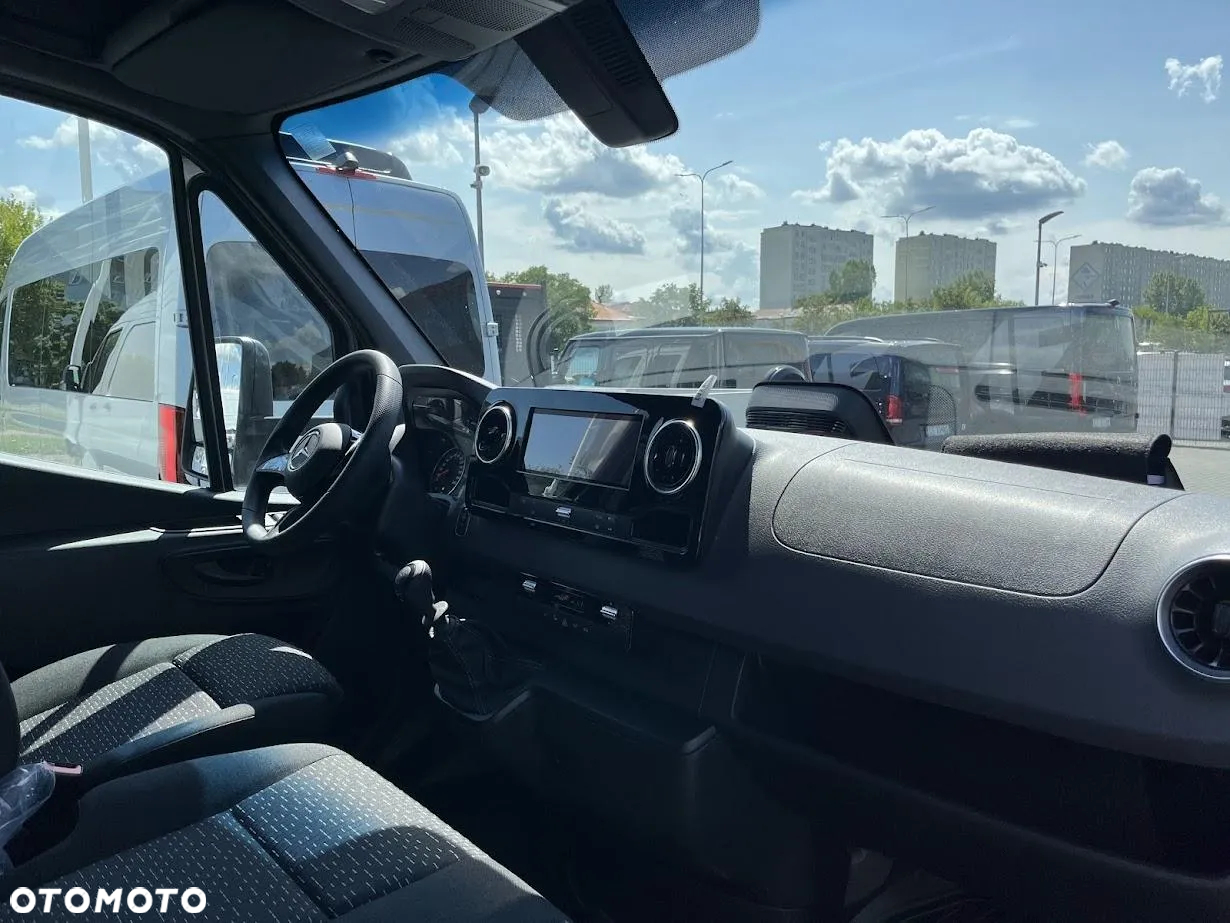 Mercedes-Benz Sprinter - 10