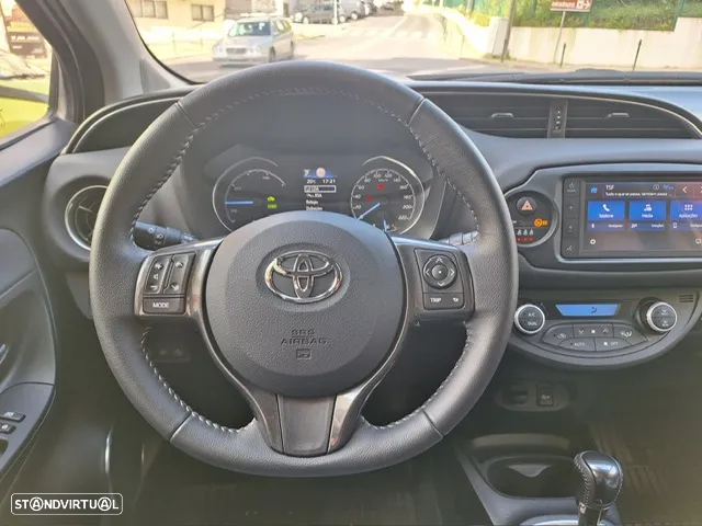 Toyota Yaris 1.5 HSD Exclusive+P.Luxury - 12