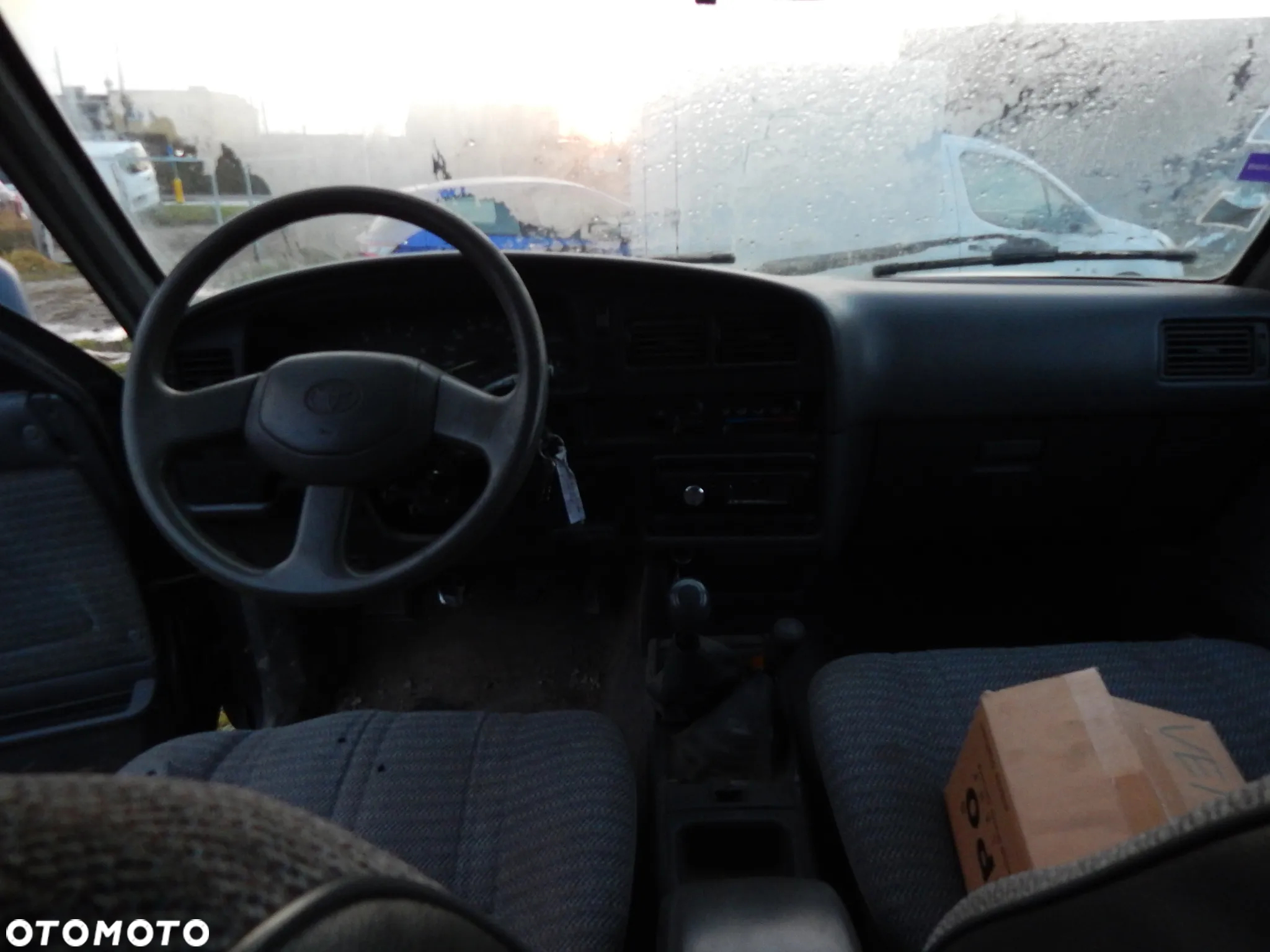 Toyota Hilux 4WD DLX - 18