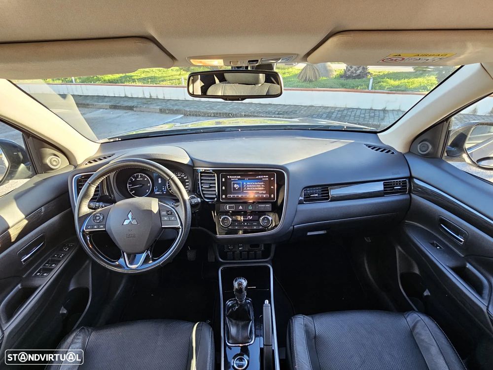 Mitsubishi Outlander 2.2 DI-D Instyle Navi - 7