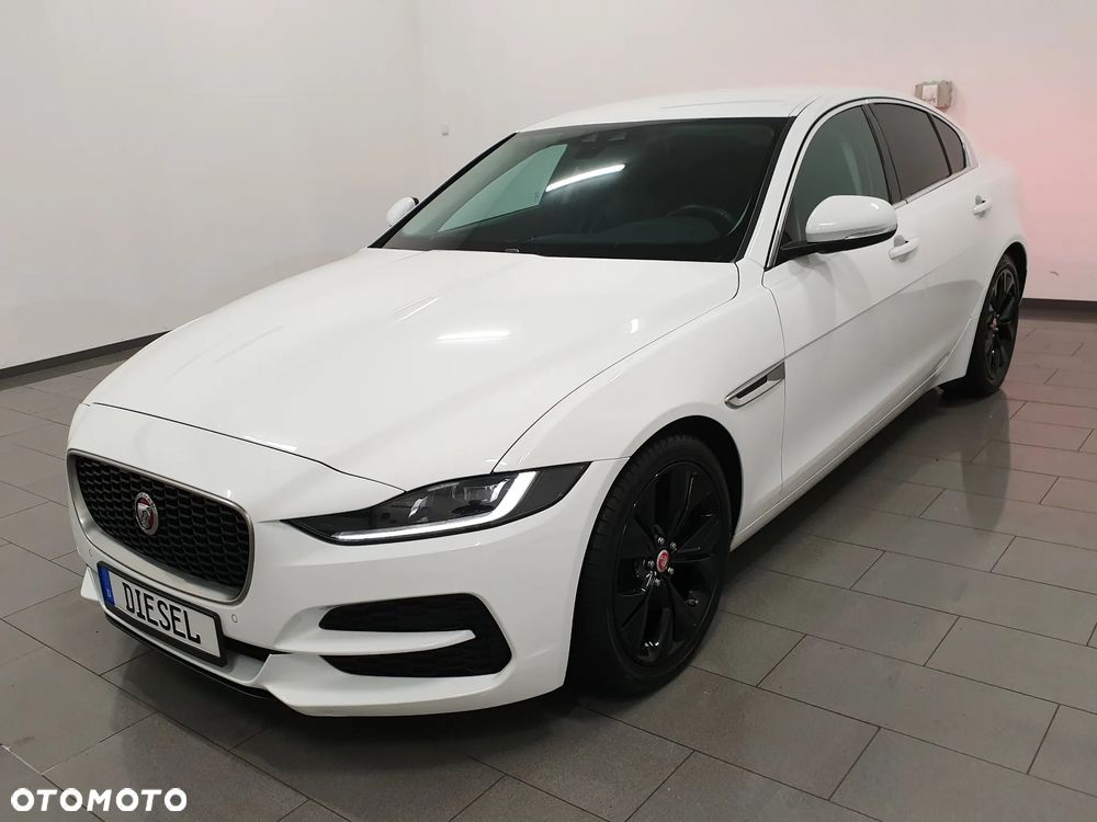 Jaguar XE 2.0 D180 SE - 1