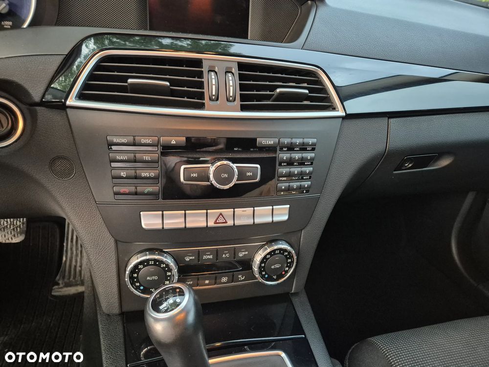 Mercedes-Benz Klasa C 200 CDI DPF (BlueEFFICIENCY) Avantgarde - 3