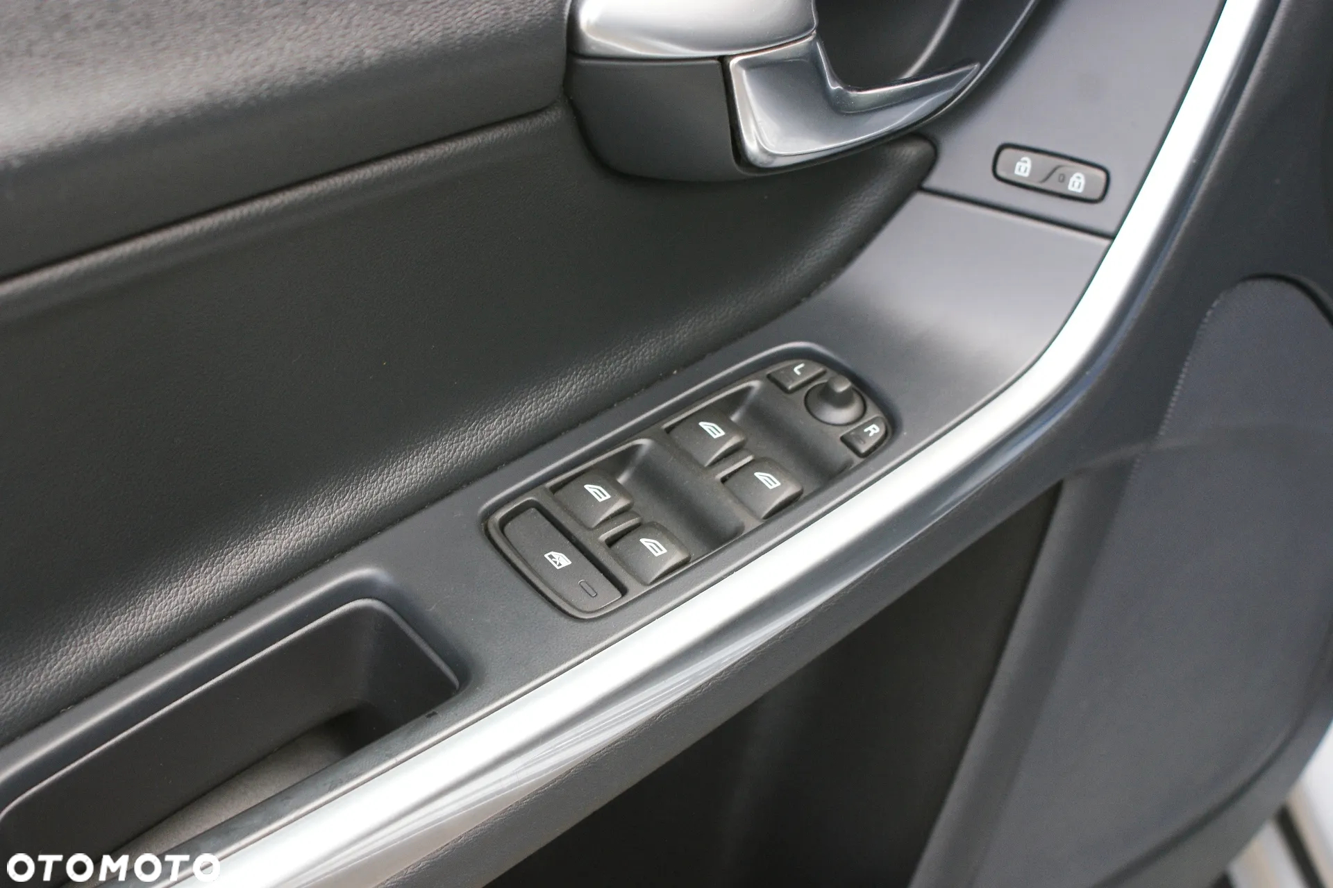 Volvo V60 D2 Drive-E Momentum - 10