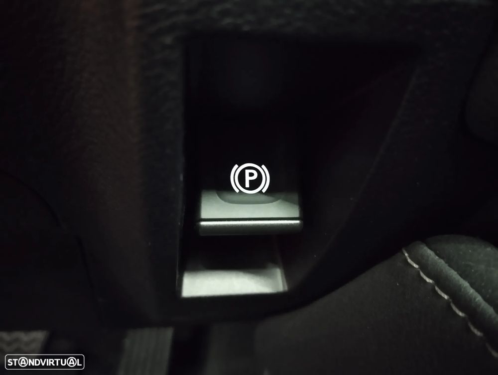 Lexus ES 300h F Sport - 38