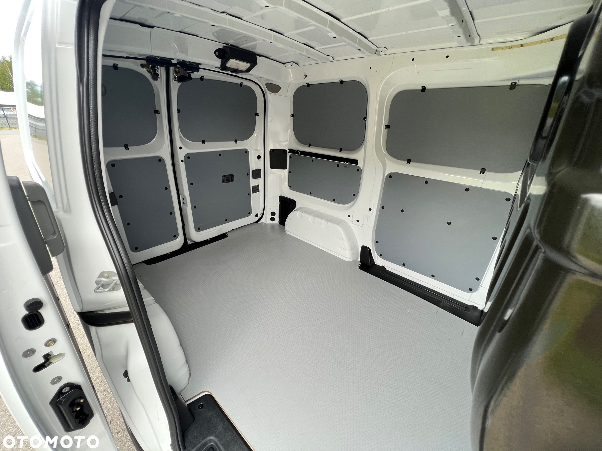 Nissan NV200 - 26