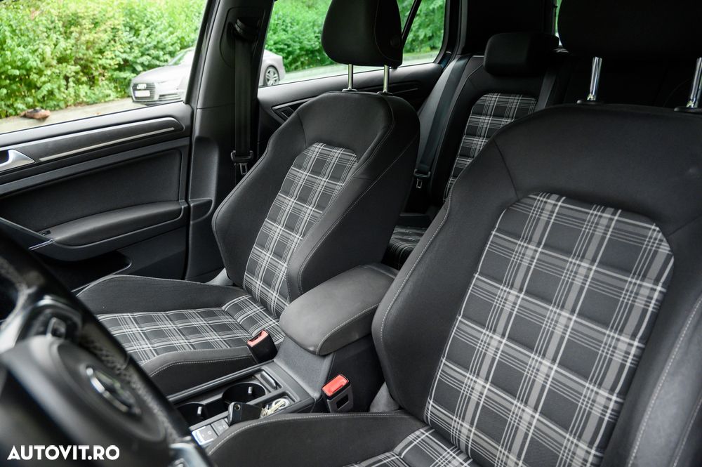 Volkswagen Golf - 13