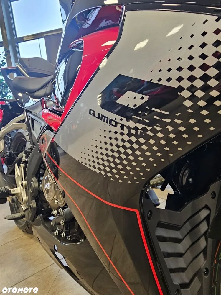 QJMOTOR SRK 125R - 3