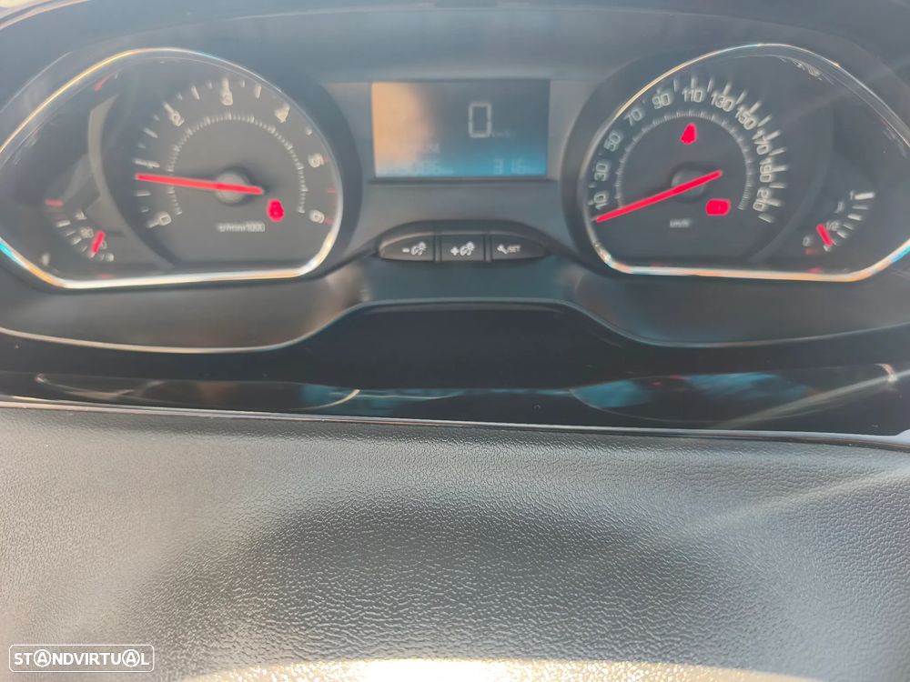 Peugeot 208 1.4 HDi SE Style - 11