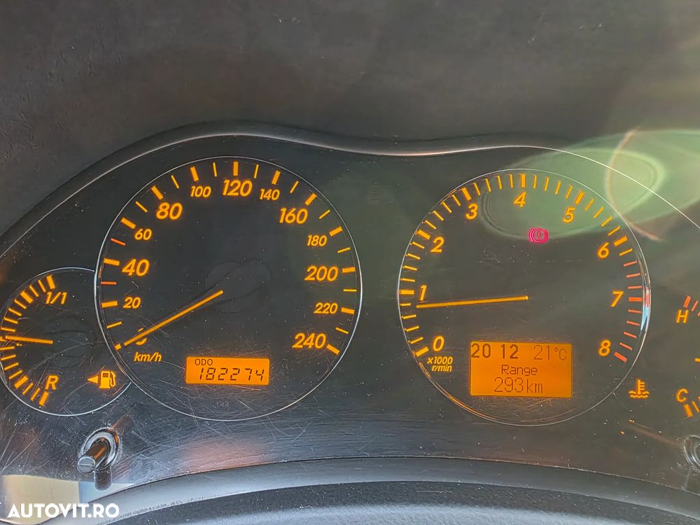 Toyota Avensis 1.8 Executiv - 14