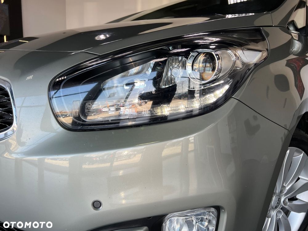 Kia Carens - 10