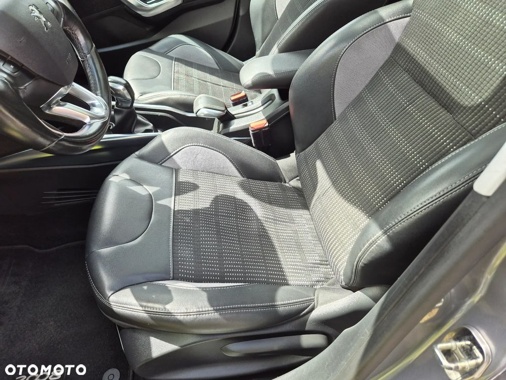 Peugeot 2008 1.2 Pure Tech Style - 7