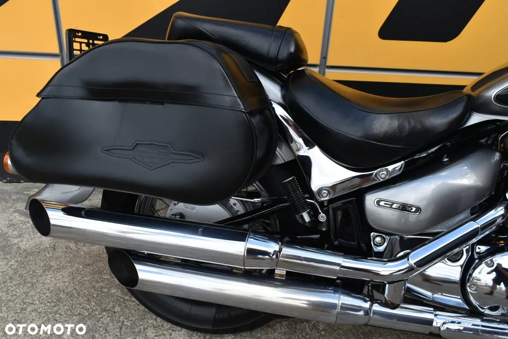 Suzuki Intruder - 5