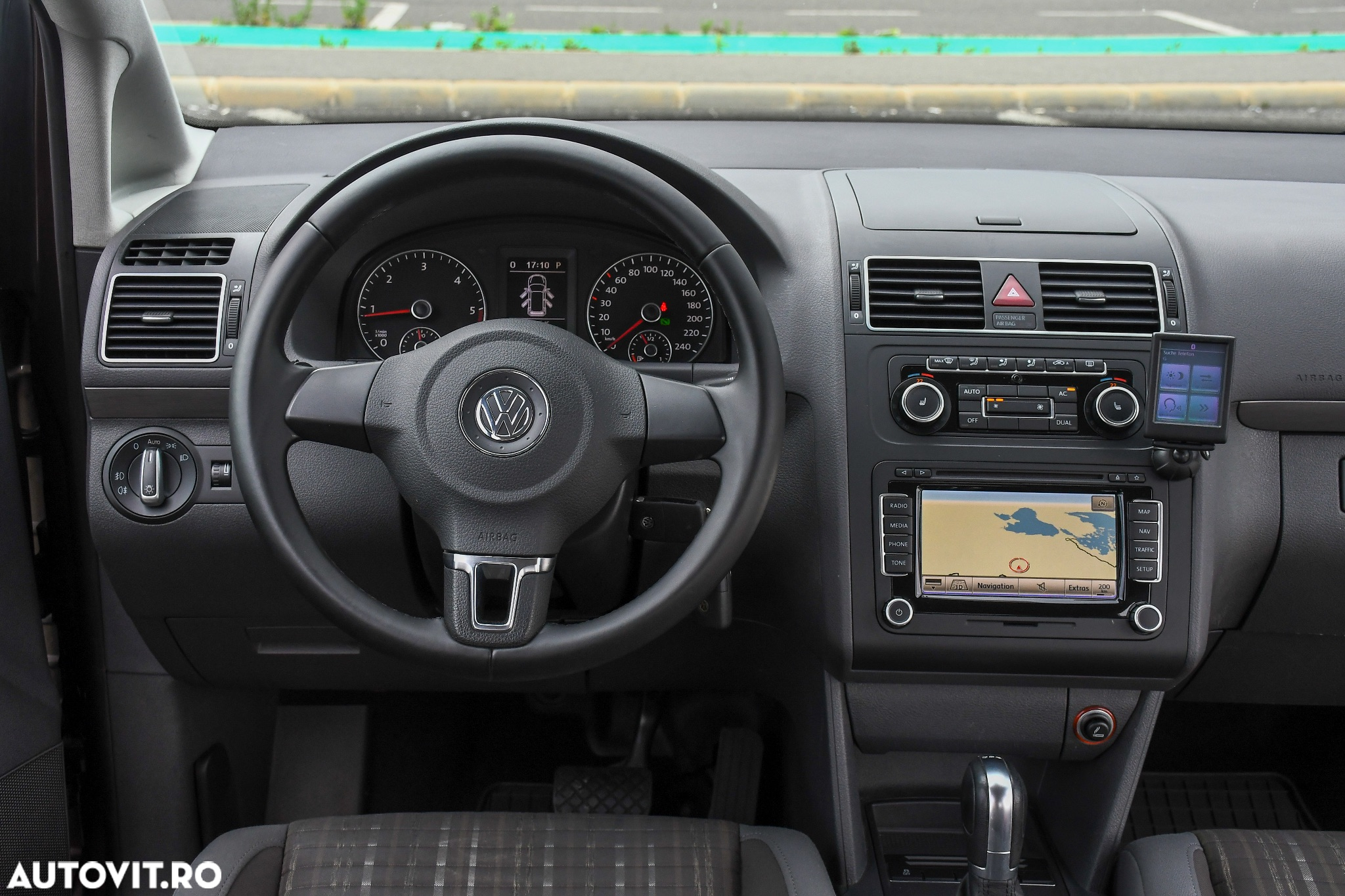 Volkswagen Touran 2.0 TDI DPF DSG Cross - 16