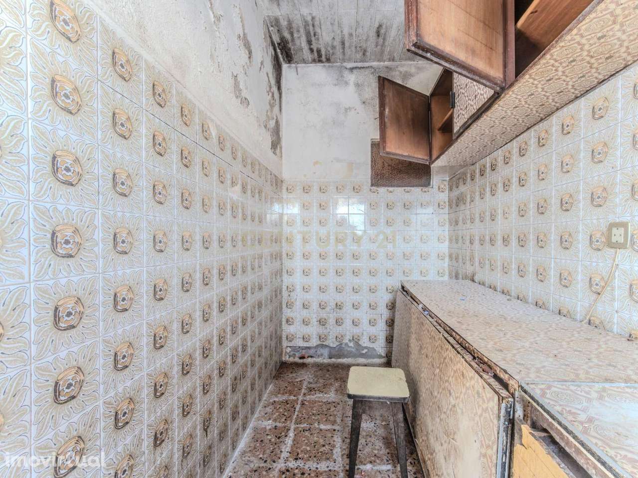 Moradia tipo ilha com 4 casas arrendadas | Para reabilitação | 332 m² - Grande imagem: 2/32