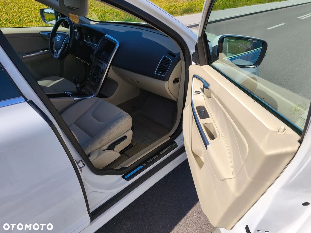 Volvo XC 60 D4 Momentum - 13