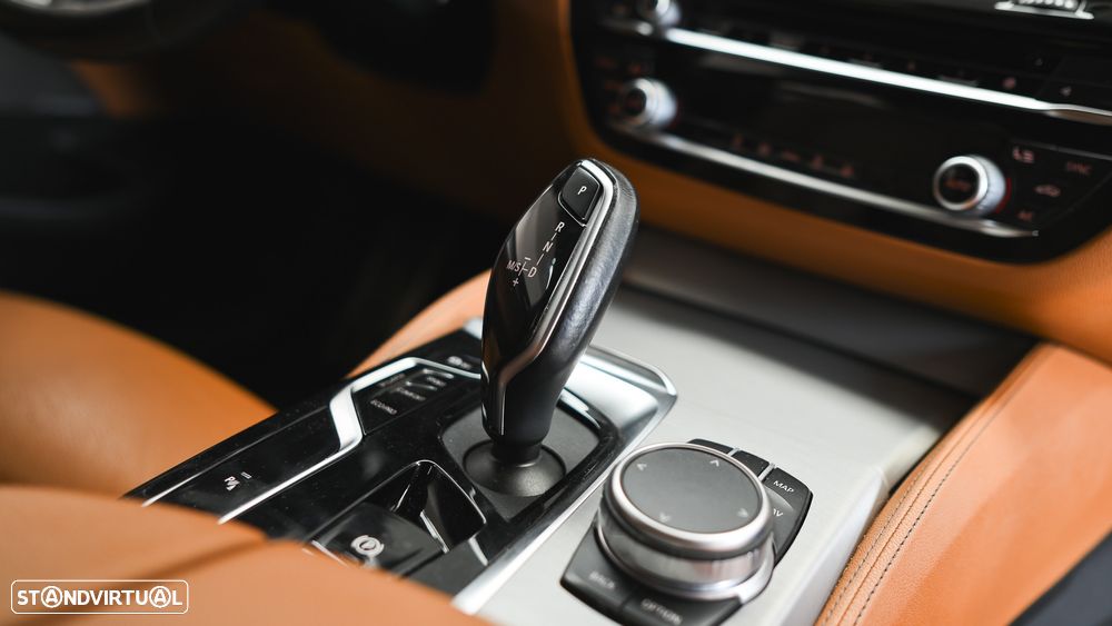 BMW 520 d Pack Desportivo M Auto - 42