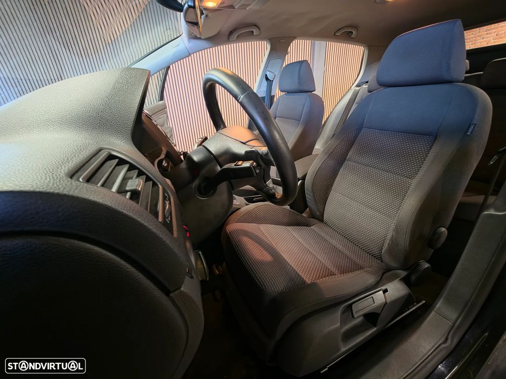 VW Golf 2.0 TDi GT Sport DSG - 25