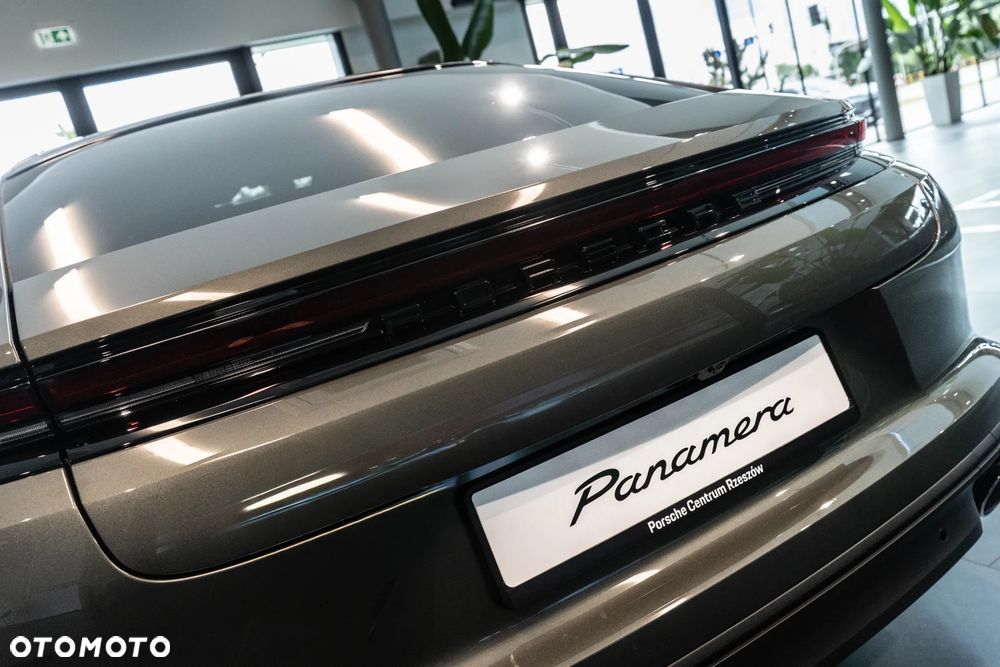 Porsche Panamera 4 E-Hybrid PHEV - 38