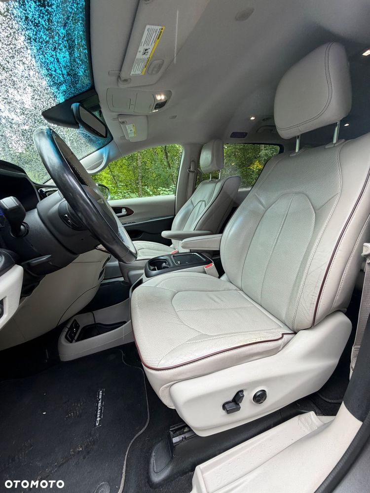 Chrysler Pacifica - 12