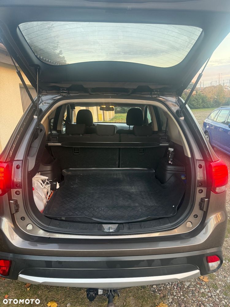 Mitsubishi Outlander 2.2 DID Instyle Navi 4WD - 10